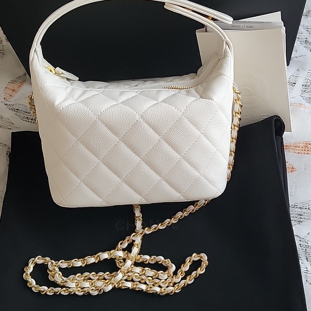 Chanel Ivory Quilted Clutch on Chain - Picture 5 of 9